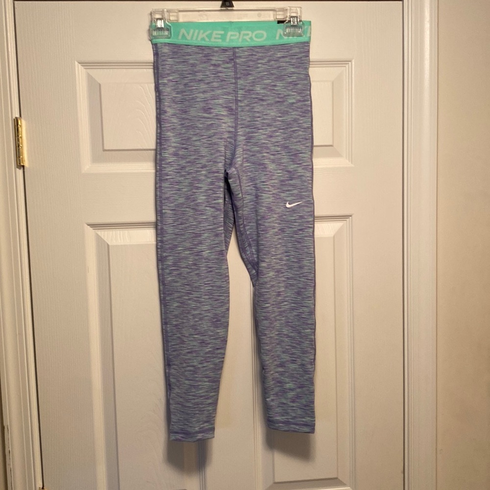 Brand New Nike Pro Tight Fit Crop Length Pants…size S